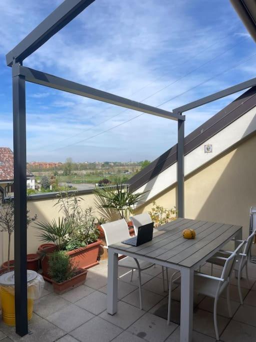 Flat With Terrace Close To Forum And Milanofiori Metro Assago Zewnętrze zdjęcie
